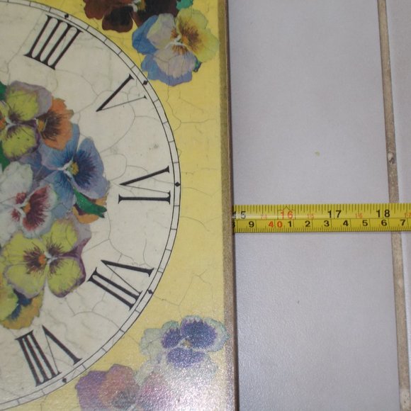 Wood clock with pansy design, as is - Picture 3 of 4